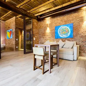 Red Moon-emme Loft , Milano Italia